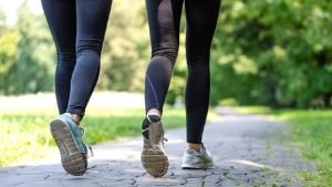 Berjalan Kaki atau Tangga, Mana yang Lebih Baik untuk Menurunkan Berat Badan?