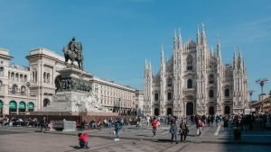 Rokok Dilarang di Milan, Wisatawan Wajib Patuh