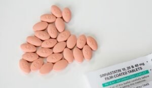 Cek Dulu Kolesterol Anda Sebelum Minum Simvastatin
