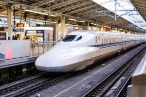 Insiden Ular Ganggu Perjalanan Kereta Cepat Shinkansen