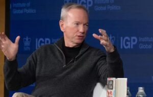 Eric Schmidt Rancang Pusat Data di Orbit