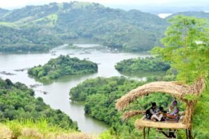 Menjelajahi Permata Zamrud Nusantara: Pesona Wisata Hijau Indonesia yang Memukau