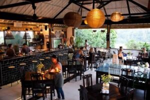 Restoran Ramah Traveler: Lebih dari Sekadar Tempat Makan, Sebuah Pengalaman Tak Terlupakan