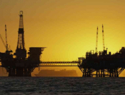 Pelemahan Harga Minyak Dunia Dipicu Lonjakan Stok AS